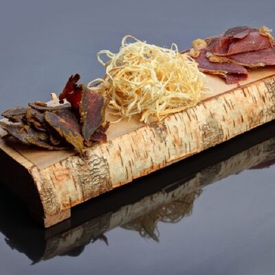 Ассорти из вяленой говядины, индейки и копченого сыра в Русская рыбалка по цене 880 ₽