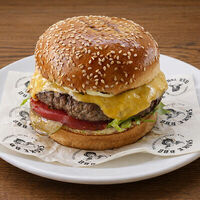 Традиционный бургер с розмариновым айоли в Smoke BBQ