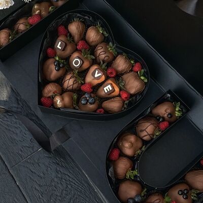 Коробка Love в Kissberry по цене 11000 ₽