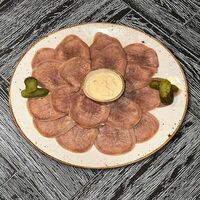 Говяжий язык с соусом Хрен в Кампанелло