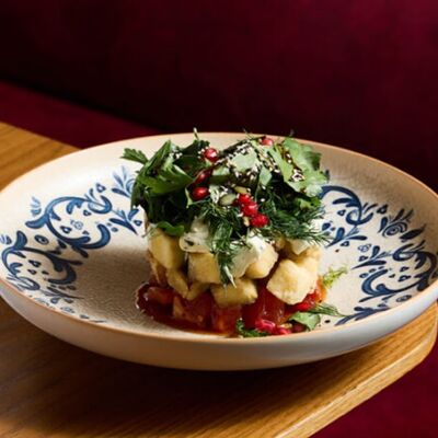 Салат с хрустящим баклажаном и кремом из молодого сыра в NANA Pirveli по цене 750 ₽