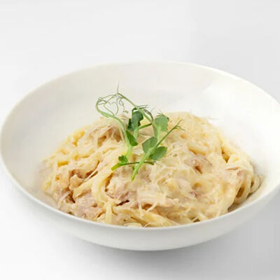 Спагетти карбонара с цыпленком копченымв Dobro кофе по цене 550 ₽