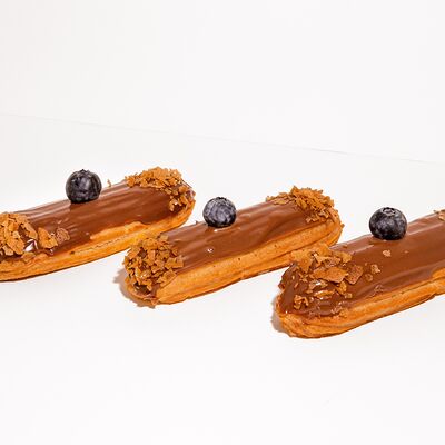 Эклер Шоколадный в Ван лав по цене 149 ₽