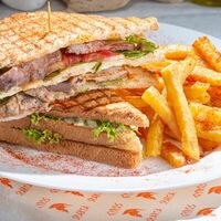 Клаб-сэндвич с ветчиной в Гирос SPARTA