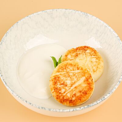 Сырники со сметаной в Семейный ресторан Mr Grek по цене 520 ₽