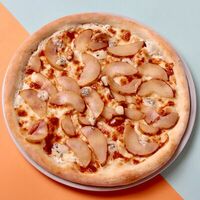 Пицца с грушей и дорблю в Папи бар