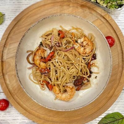 Вок с креветками в Мадагаскар по цене 490 ₽