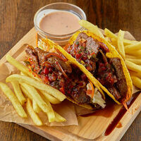 Тако с говядиной и картофелем по-деревенски в Craft Lab Cafe