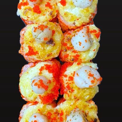 Ролл с морским гребешком в Кузьмичь по цене 660 ₽