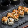 Ролл запеченный с курицей и грибами в OMAKASE SUSHI ROLLS по цене 949