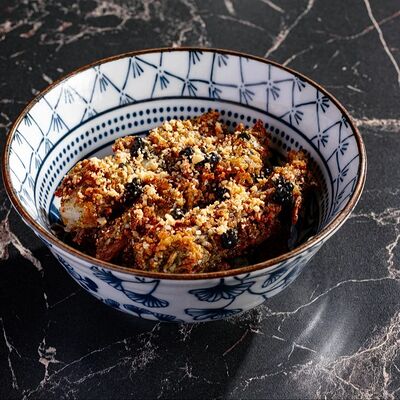 Креветки темпура с легкой соей и авокадо кремомв Gills по цене 840 ₽