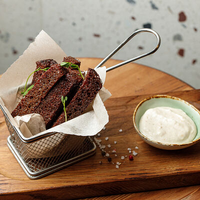 Гренки с чесноком в Лебовски Пицца и Боулинг по цене 350 ₽