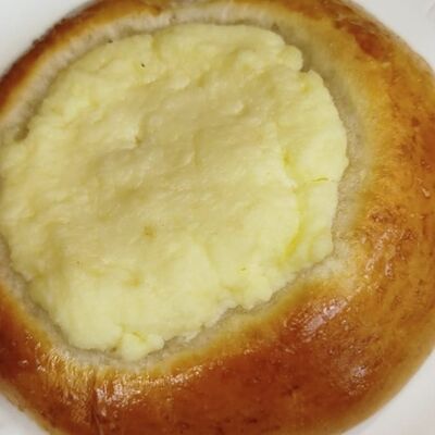 Ватрушка с творогом в Пекарня на кузнецова по цене 108 ₽