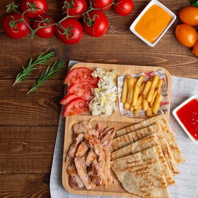 Гирос порция маленькаяв Шаурма Айдахо по цене 445 ₽