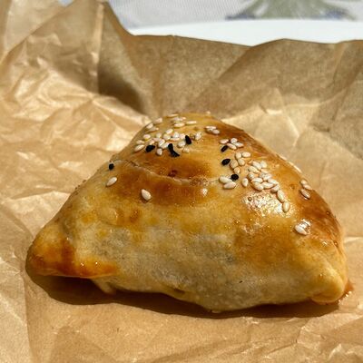 Самса с бараниной в Wine & Vine по цене 390 ₽