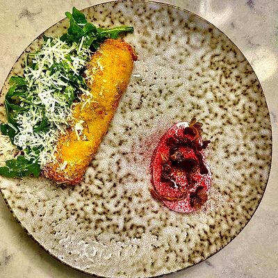 Суфле из картофеля и телятины с копчёной сметаной в ТО САМОЕ по цене 850 ₽