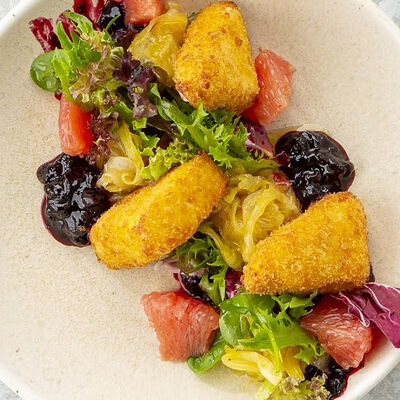 Салат Микс с жареным сыром в Unity по цене 370 ₽