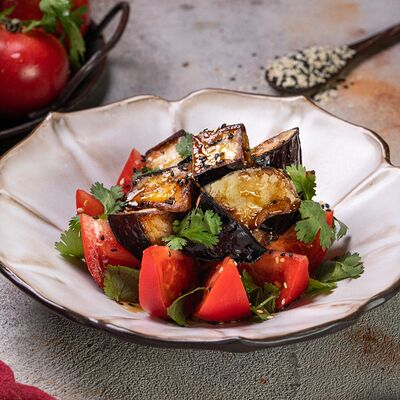 Салат с хрустящими баклажанами в Башня по цене 790 ₽