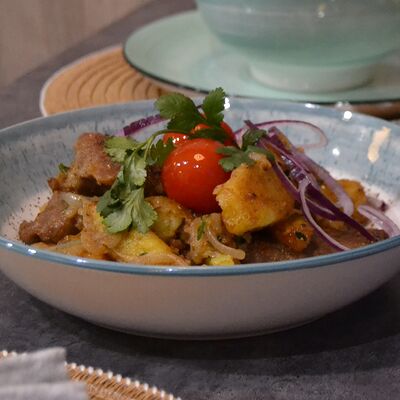 Сковородка по-деревенски со свининой в Гостиный дворик по цене 640 ₽