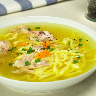 Суп куриный с лапшой в Луна по цене 420 ₽