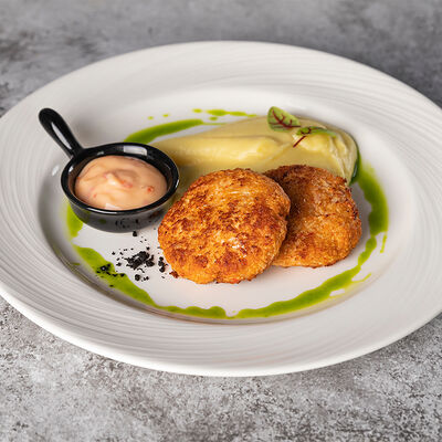 Котлеты с крабом с картофельным пюре в Море Есть по цене 1260 ₽