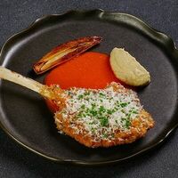 Отбивная из ягнёнка с томатным соусом и кремом из баклажана в Smoky People