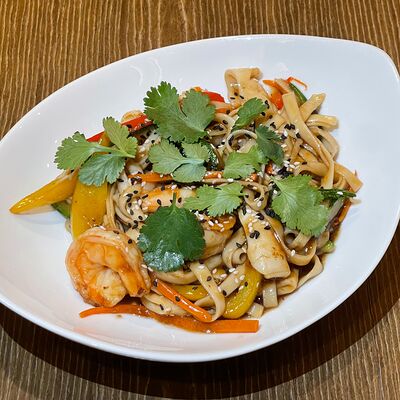 Вок лапша с морепродуктами в Марлин по цене 990 ₽