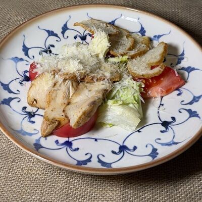 Цезарь с куриной грудкой в Джоли по цене 560 ₽
