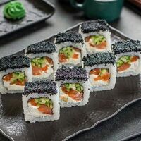 Калифорния с копченым лососем Fishka в Рыбин Гуд Sushi Premium