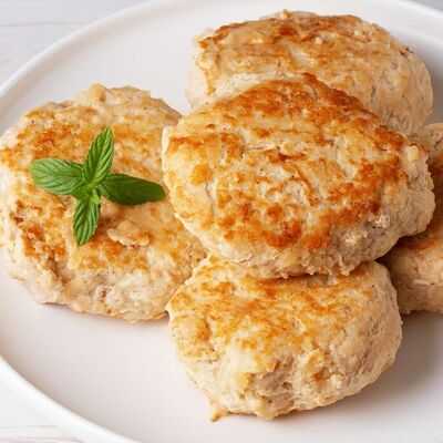 Оладьи куриные с сыром пармезан в Вкусные истории по цене 150 ₽