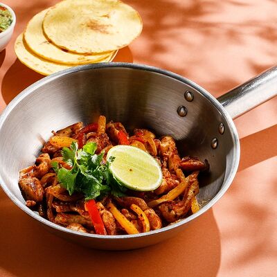 Фахитос с цыпленком в Кукумбер по цене 850 ₽