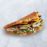 Индиана Джонс на сырном в Vaffel Норвежские вафли, завтраки, кофе