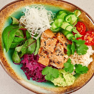 Боул с лососем в Том ям и Поке по цене 599 ₽