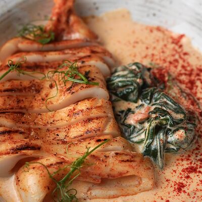 Кальмар гриль с пепперони и шпинатом в Рандеву по цене 680 ₽