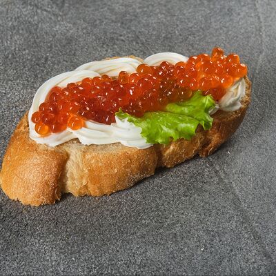 Брускетта с красной икрой в Brusketta.pro по цене 402 ₽