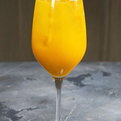 Ананасовый свежевыжатый сок в Сапфир Premium HITS & GRILL по цене 650 ₽