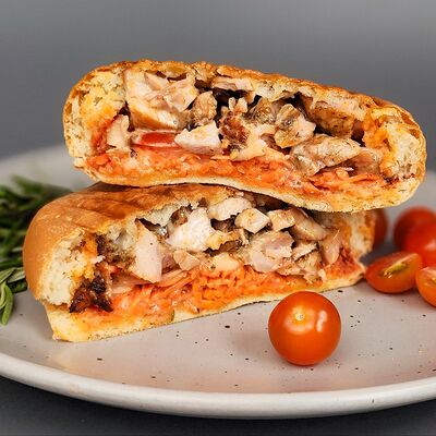 Бургер с курицей в Мужчина готовит по цене 440 ₽