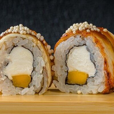 Ролл Филадельфия с копченым угрем и манго в Yellowfin by Bluefin по цене 810 ₽