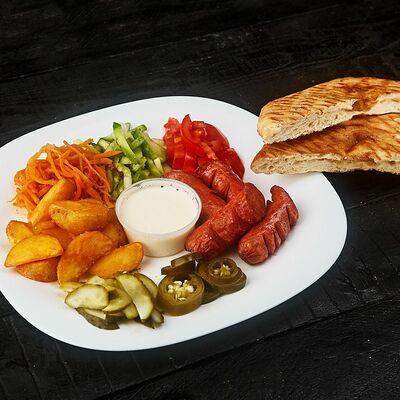 Хот-дог на тарелке в Шавэ по цене 360 ₽