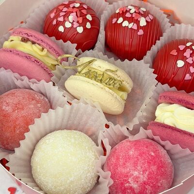 Набор сладостей Люблю 14 февраля в Кондитерская КонфеткаПитер по цене 2067 ₽