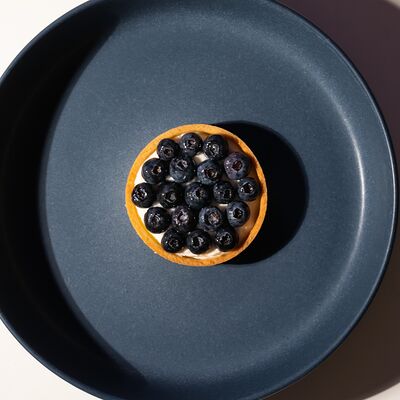 Тарталетка со свежей голубикой в ТРУФ кондитерский цех по цене 360 ₽
