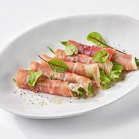Рулеты из пармы с руколой в Bottega Italiana