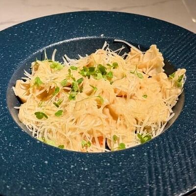 Фарфалле с тигровыми креветками в сливочно-устричном соусе в Kaif Lounge по цене 750 ₽