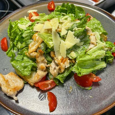 Цезарь с курицей в Корея по цене 660 ₽