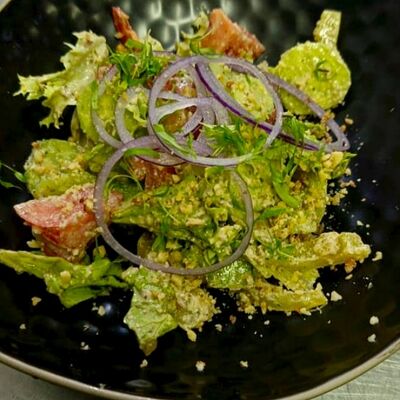 Грузинский салат из овощей с орехом в Мимино по цене 510 ₽