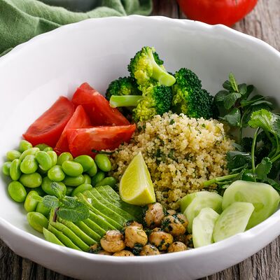 Салат с брокколи и авокадо в Двор Помидор по цене 490