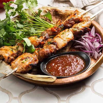 Шашлык из куриного бедра в Maroon по цене 1030 ₽