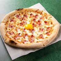 Пицца Карбонара с беконом в Oreganos