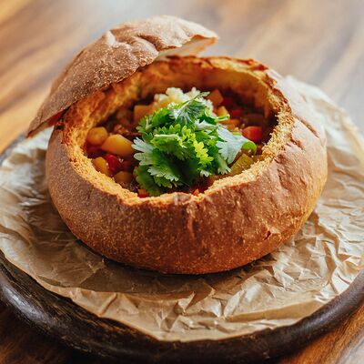 Томленый суп гуляш по-венгерски в Макадамия по цене 790 ₽