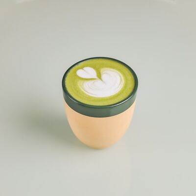 Матча-латте в NIQA Patisserie & Cafe по цене 710 ₽